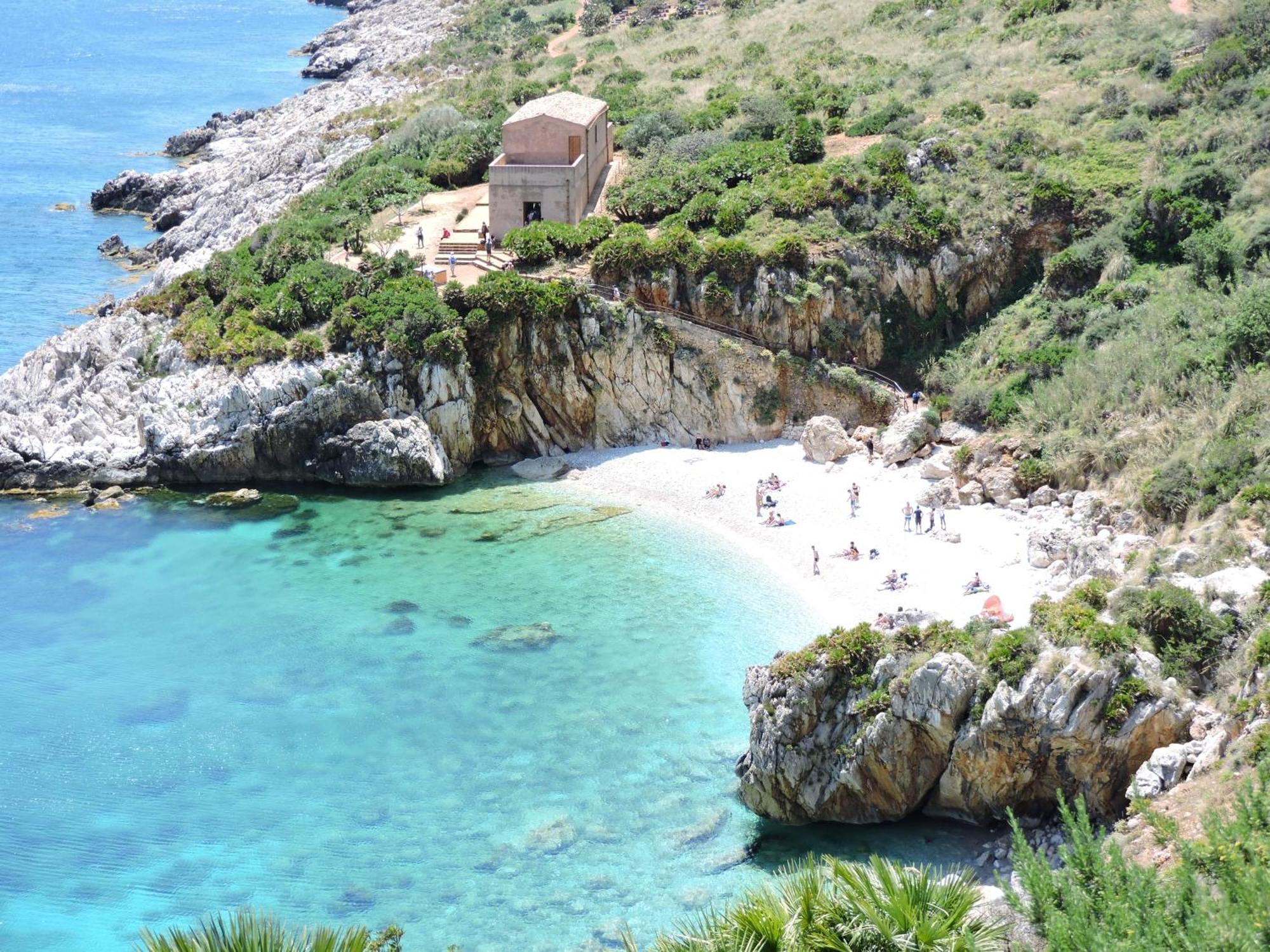 L'Isola Del Sole Bed & Breakfast Castelluzzo Exterior photo